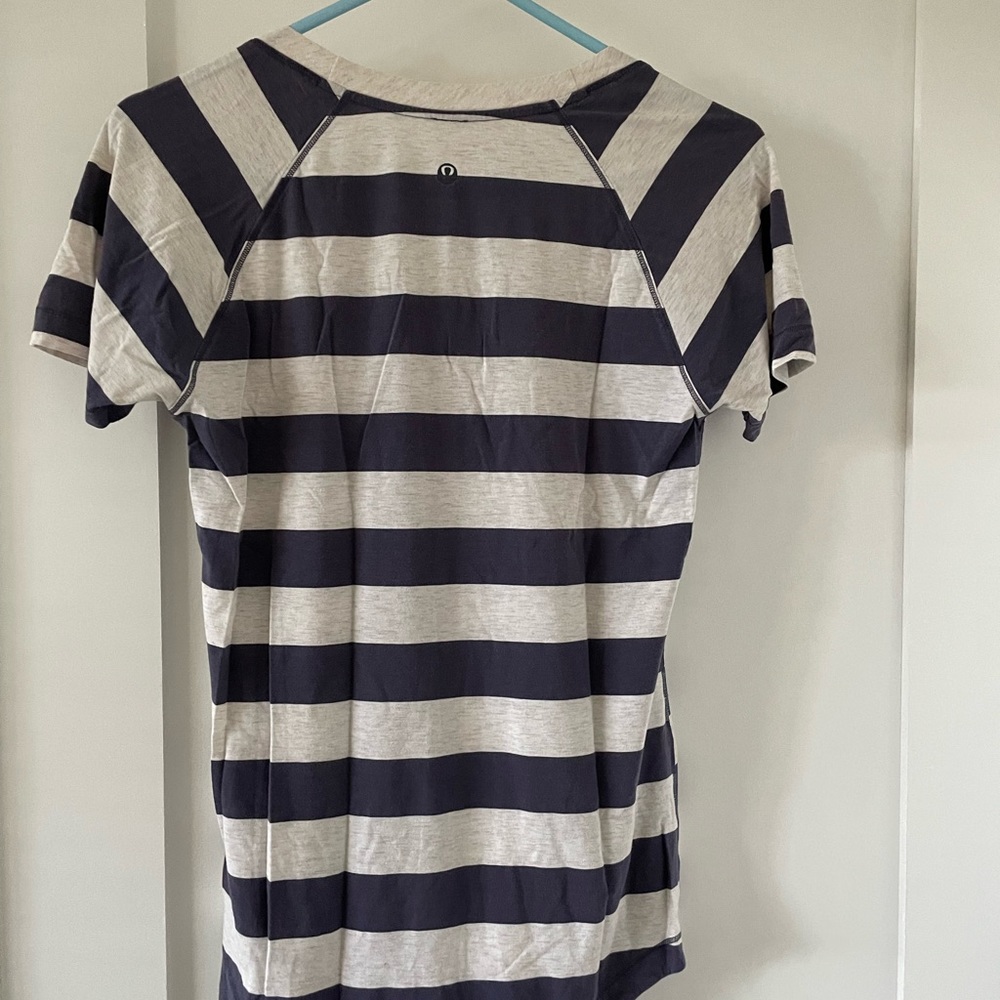 Lululemon Yoga top super soft size 6